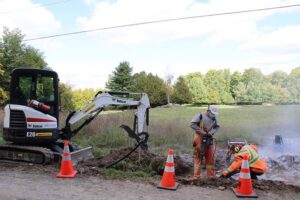 Two Storm Internet team members trenching for our fibre expansion project